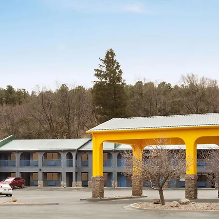 Days Inn By Wyndham Ruidoso Downs-3