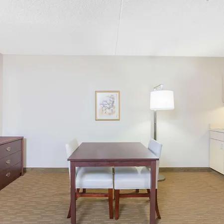 Hawthorn Suites Midwest City-3