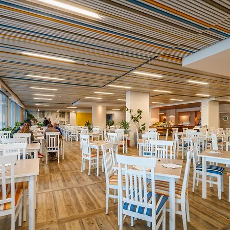 Carine Hotel Delfin-2