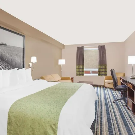 Super 8 By Wyndham Brandon Mb-2
