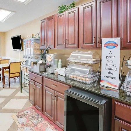 Baymont By Wyndham Ozark-2
