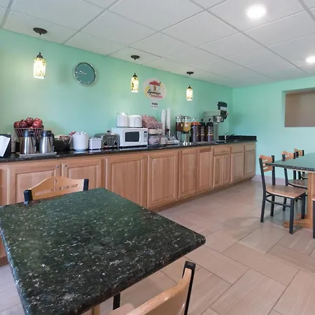 Super 8 By Wyndham Devils Lake-2
