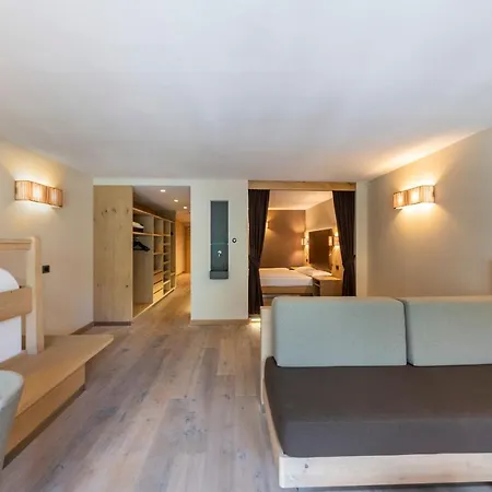 Design & Suite Hotel Ciarnadoi-2