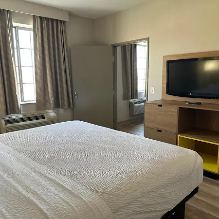 Days Inn By Wyndham Oklahoma City-2