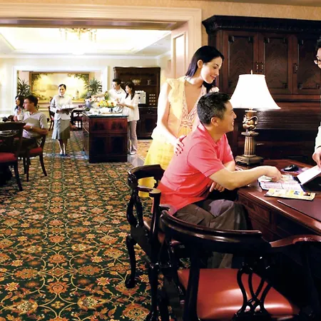 Hong Kong Disneyland Hotel-2