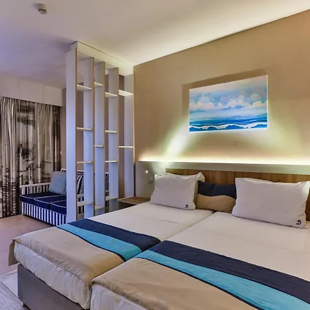 Carine Hotel Delfin-2