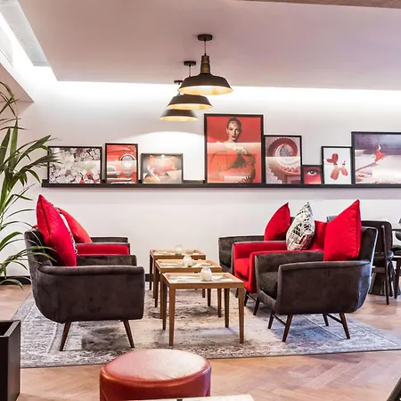 Radisson Red London Heathrow-2