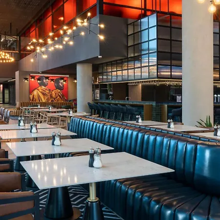 Radisson Red Hotel Johannesburg Rosebank-2
