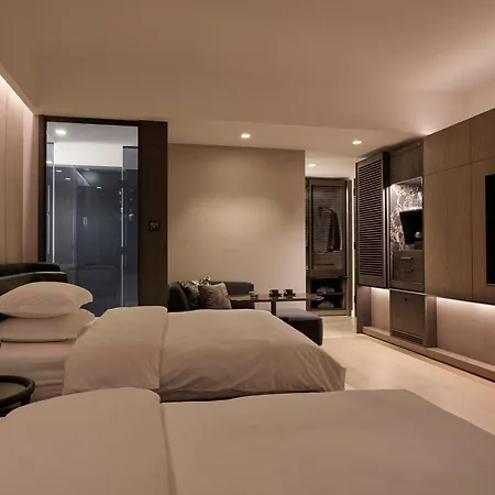 Equinox Hotel New York-3