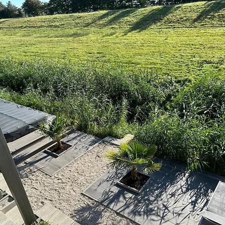 B&B Veluwemeer, Jacuzzi, Swim Spa, Sauna, Steam Bath And Sandy Beach-2