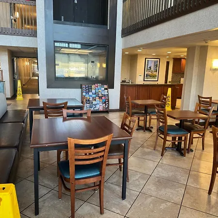Sonesta Essential Houston Hobby Airport-2