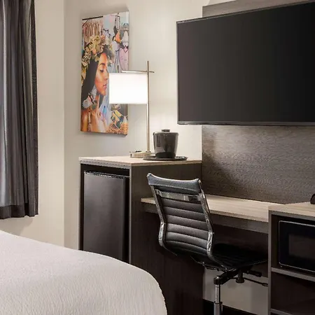 La Quinta Inn & Suites By Wyndham Lake George-3