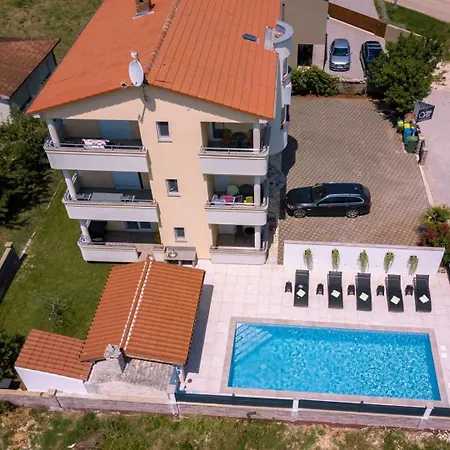 Villa Vita Apartments & Studios With Common Pool-2