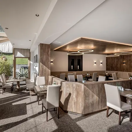 Regina Hotelsuites-2