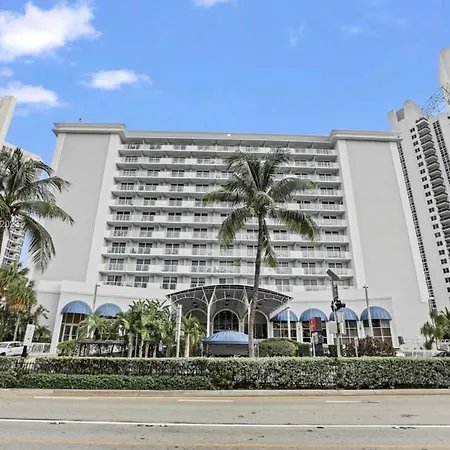 Ramada Plaza By Wyndham Marco Polo Beach Resort-3