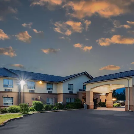 Super 8 By Wyndham Cornwall On-3