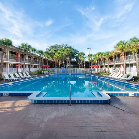 Ramada By Wyndham Kissimmee Gateway - Free Theme Park Shuttle-3