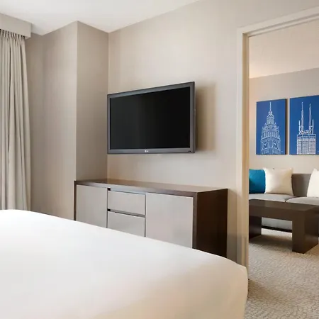 Hilton Chicago Magnificent Mile Suites-2
