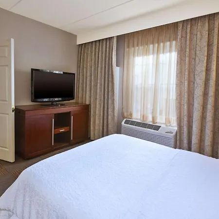 Hampton Inn & Suites Providence-Warwick Airport-2