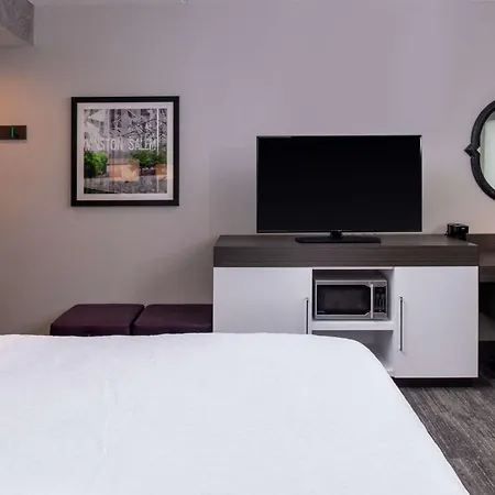 Hampton Inn & Suites Winston-Salem Downtown-2