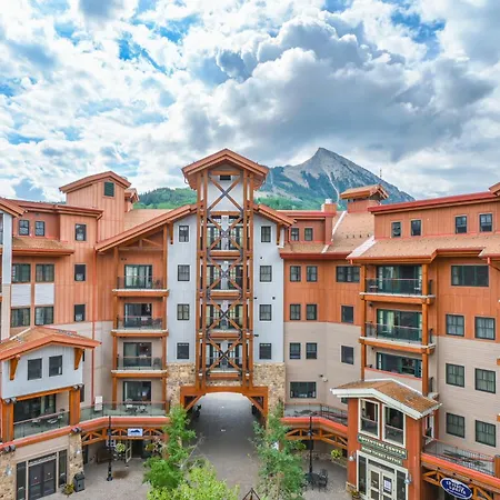 The Lodge At Mountaineer Square, A Vail Resorts Property-3