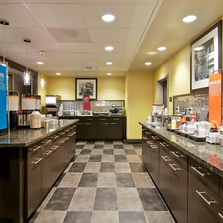 Hampton Inn & Suites Bellevue Downtown/Seattle-2