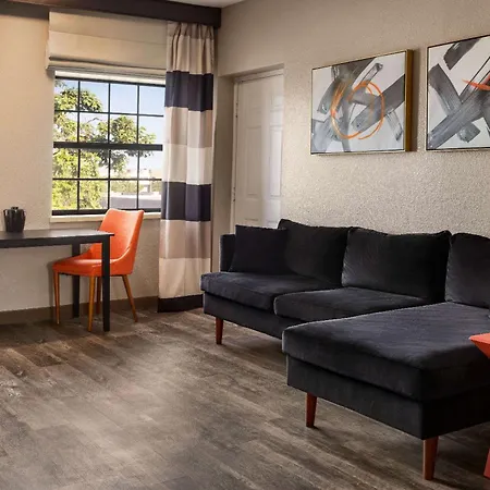 Ramada By Wyndham Albuquerque Airport-2