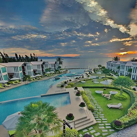 Vannee Golden Sands Beachfront Resort-2