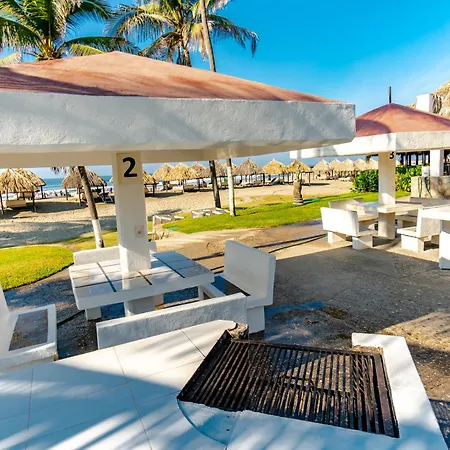 Mar Paraiso Queen-2