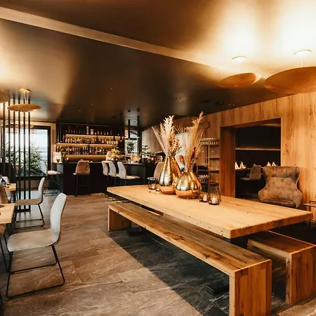 Almmonte Praeclarum Suites - Casual Boutique Hotel-3