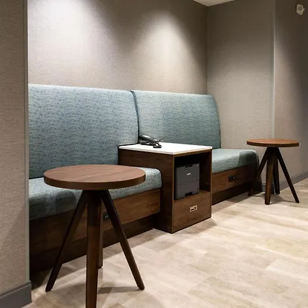 Hampton Inn Paris Il, Il-2