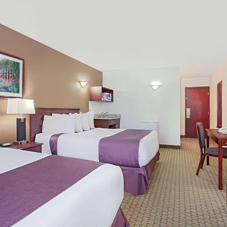 Ramada By Wyndham Red Deer Hotel & Suites-3