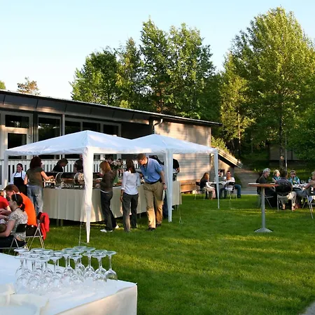 Vesterland Feriepark Hytter, Hotell Og Leikeland-3