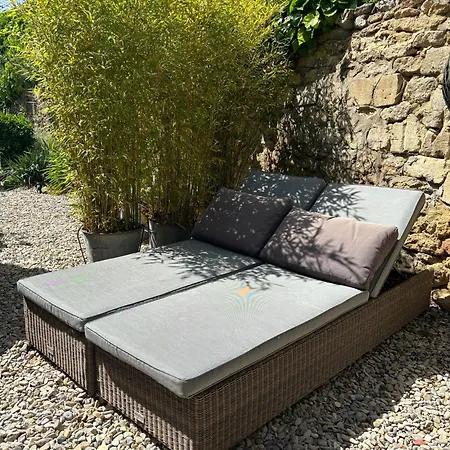 un petit coin de paradis avec piscine et parking-2