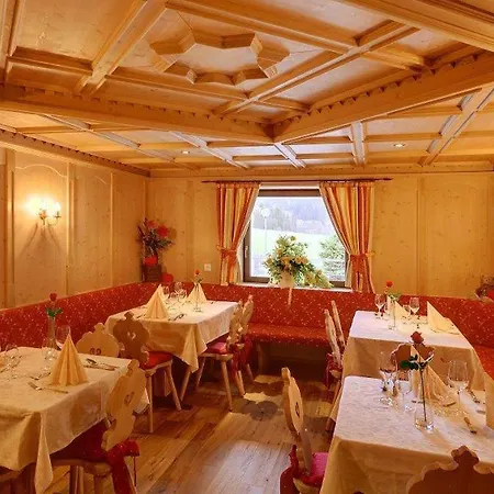 Hotel Tyrol-3