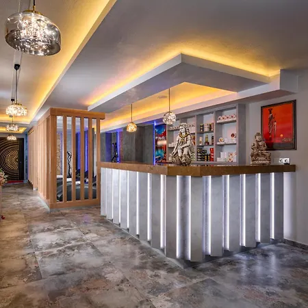 Club Big Blue Suit Hotel-3