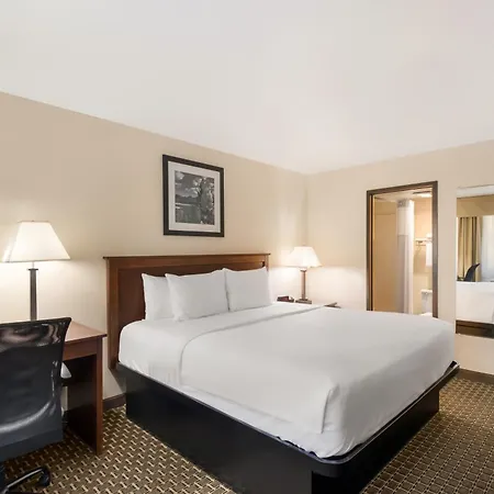 Quality Inn & Suites Steamboat Springs-3
