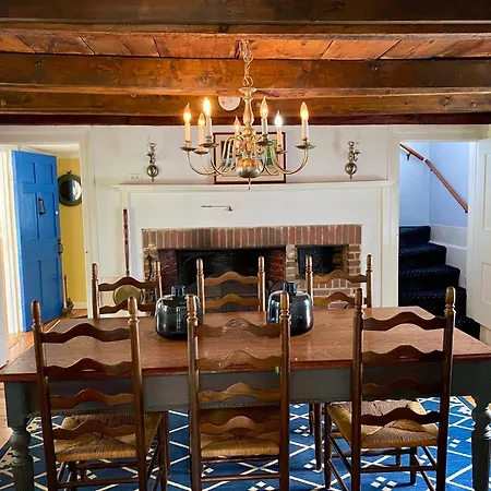 Holiday Guest House Bed & Breakfast-2