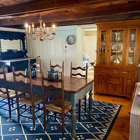 Holiday Guest House Bed & Breakfast-3