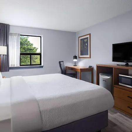 Travelodge By Wyndham Barrie-3