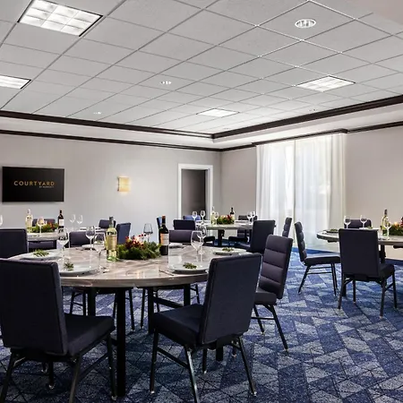 Courtyard By Marriott Evansville East-2