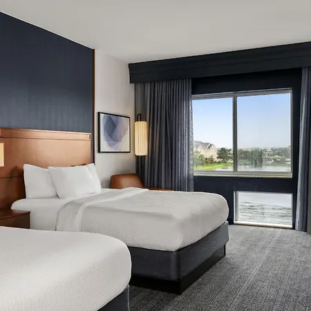 Courtyard By Marriott Evansville East-3