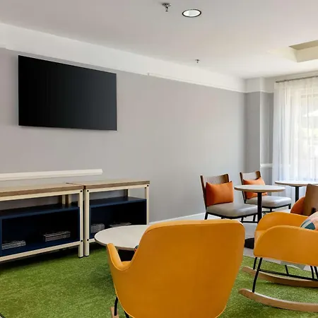 Spark By Hilton Savannah Airport-2
