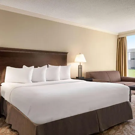 Ramada By Wyndham Cornwall-3