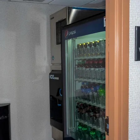 Hampton Inn & Suites Riverton-3