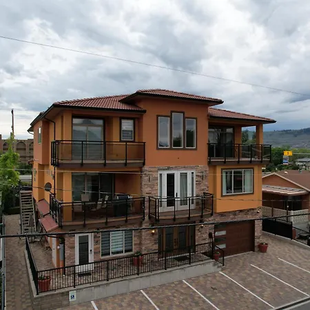 Sahara Courtyard Inn & Suites Osoyoos-2