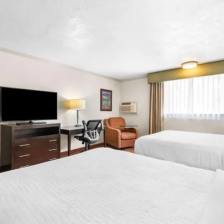 Best Western Plus Parkway Inn-3