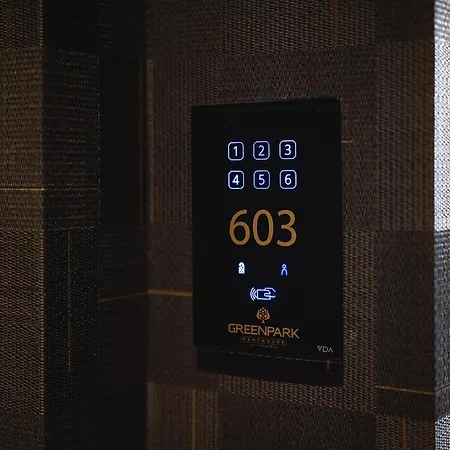 Green Park Penthouse Suite & Pool - Heated Pool --2
