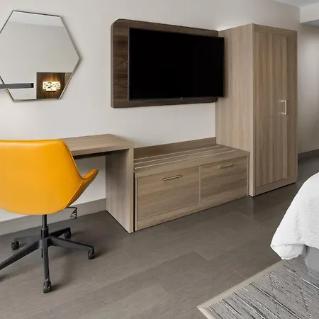Holiday Inn Express & Suites Waynesboro East-2