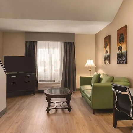 Radisson Hotel & Conference Center Rockford-2
